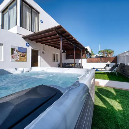 Flaminia - Jacuzzi And Foosball - Just 400m From The * Puerto del Carmen (Lanzarote)